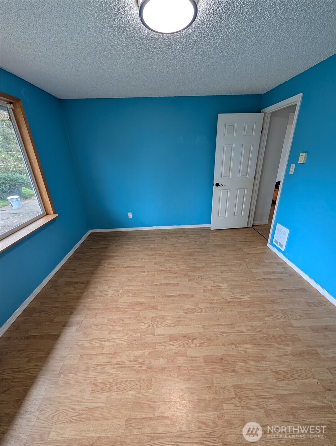 2744 Mountain View Road B Property Photo 10