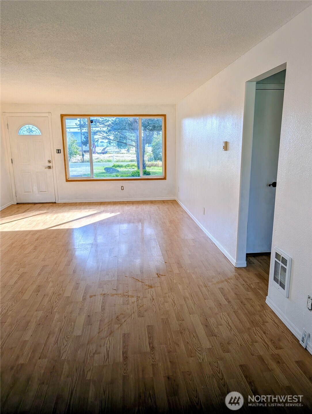 2744 Mountain View Road B Property Photo 13
