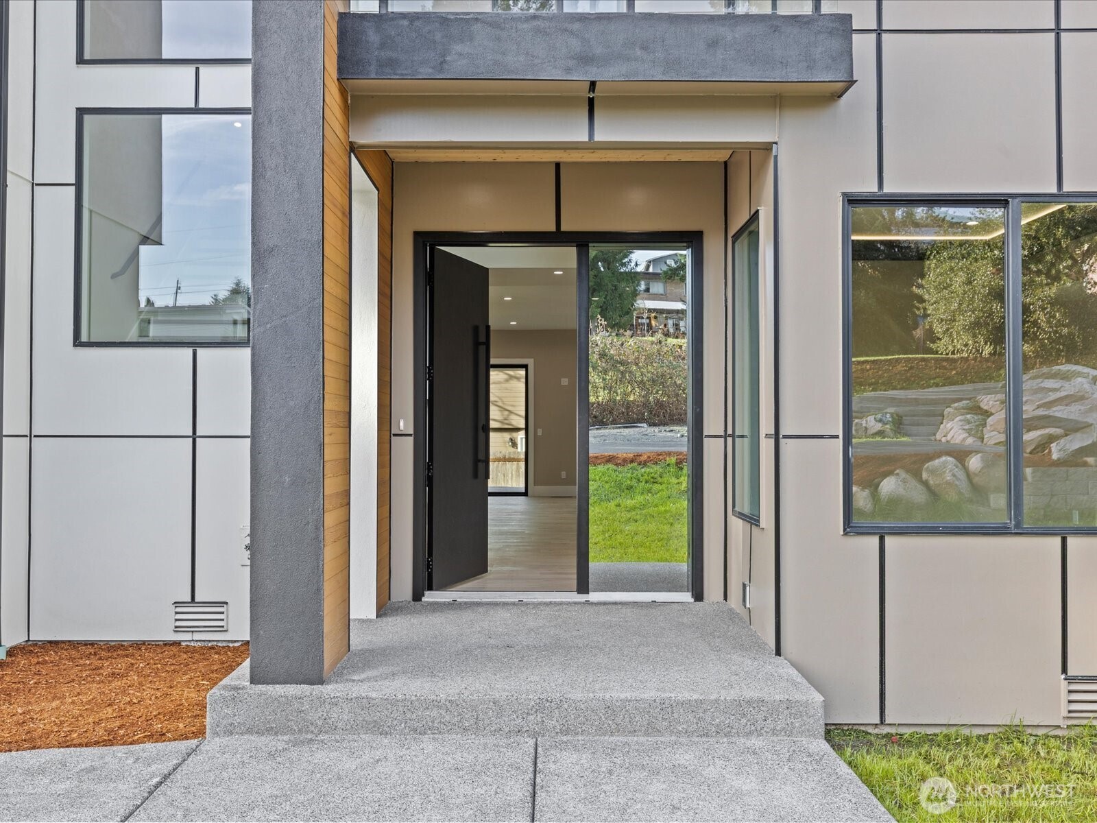 20921 1st Place Property Photo 2