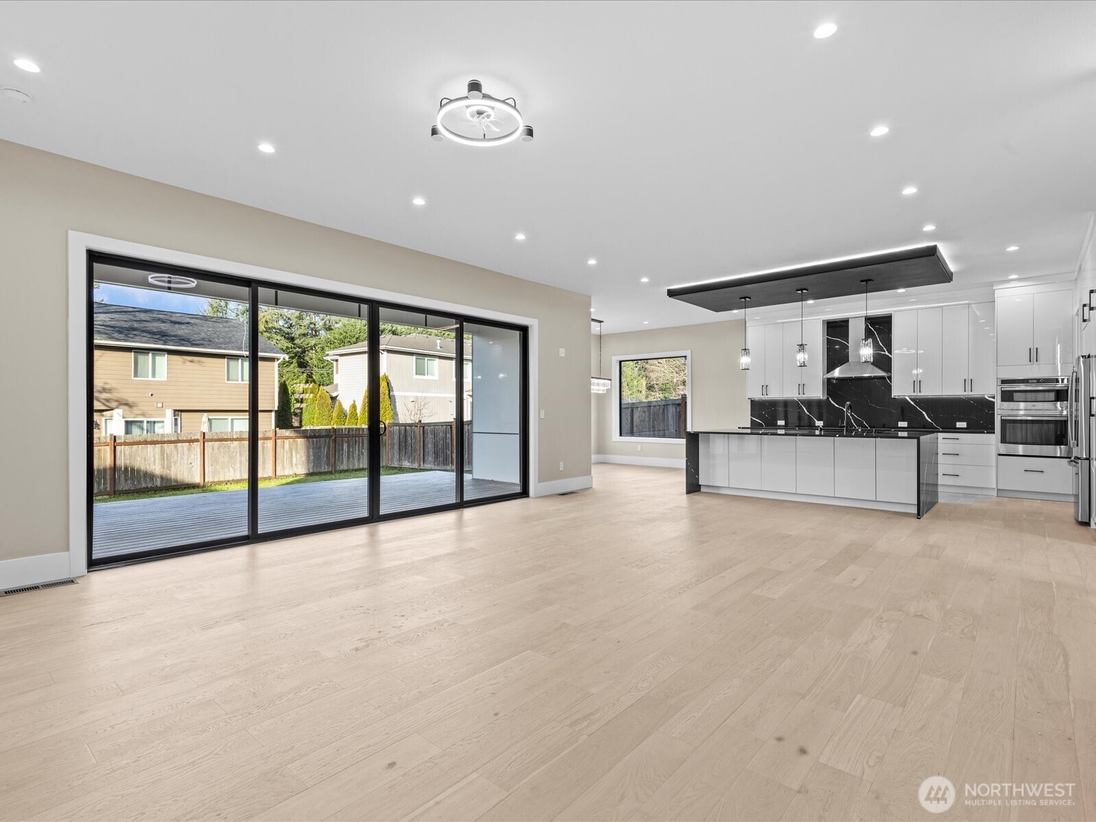 20921 1st Place Property Photo 3