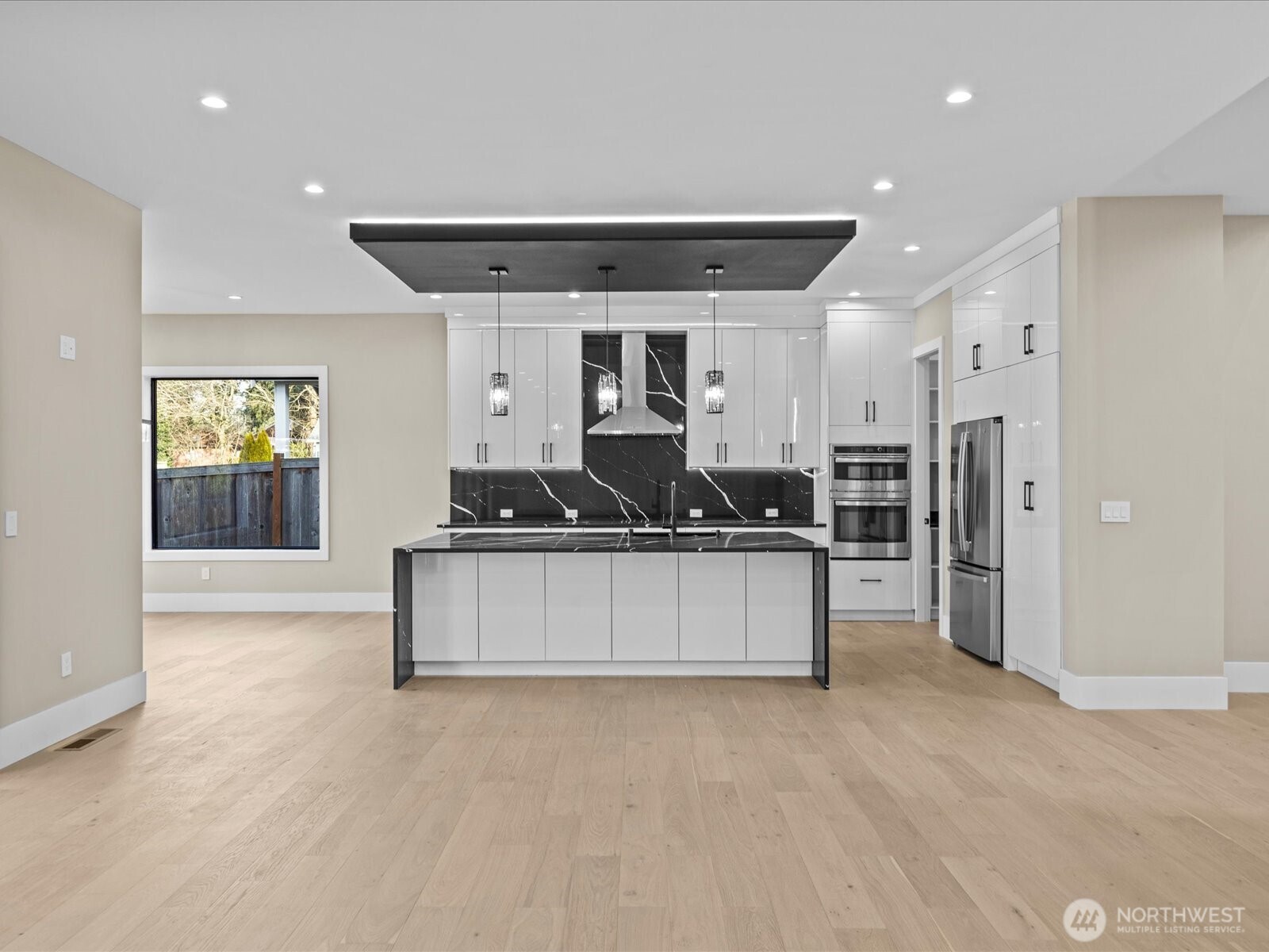 20921 1st Place Property Photo 4