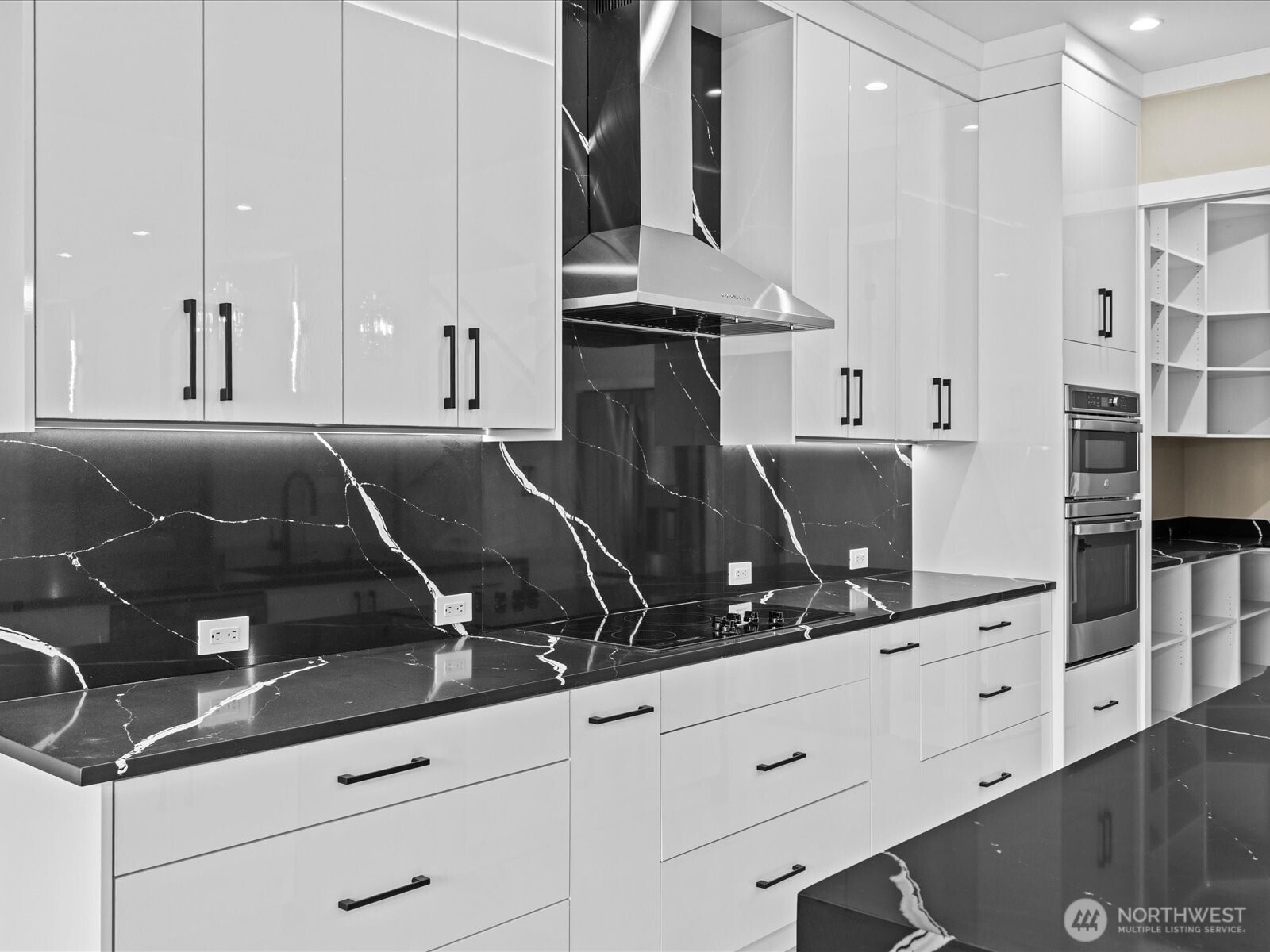 20921 1st Place Property Photo 6