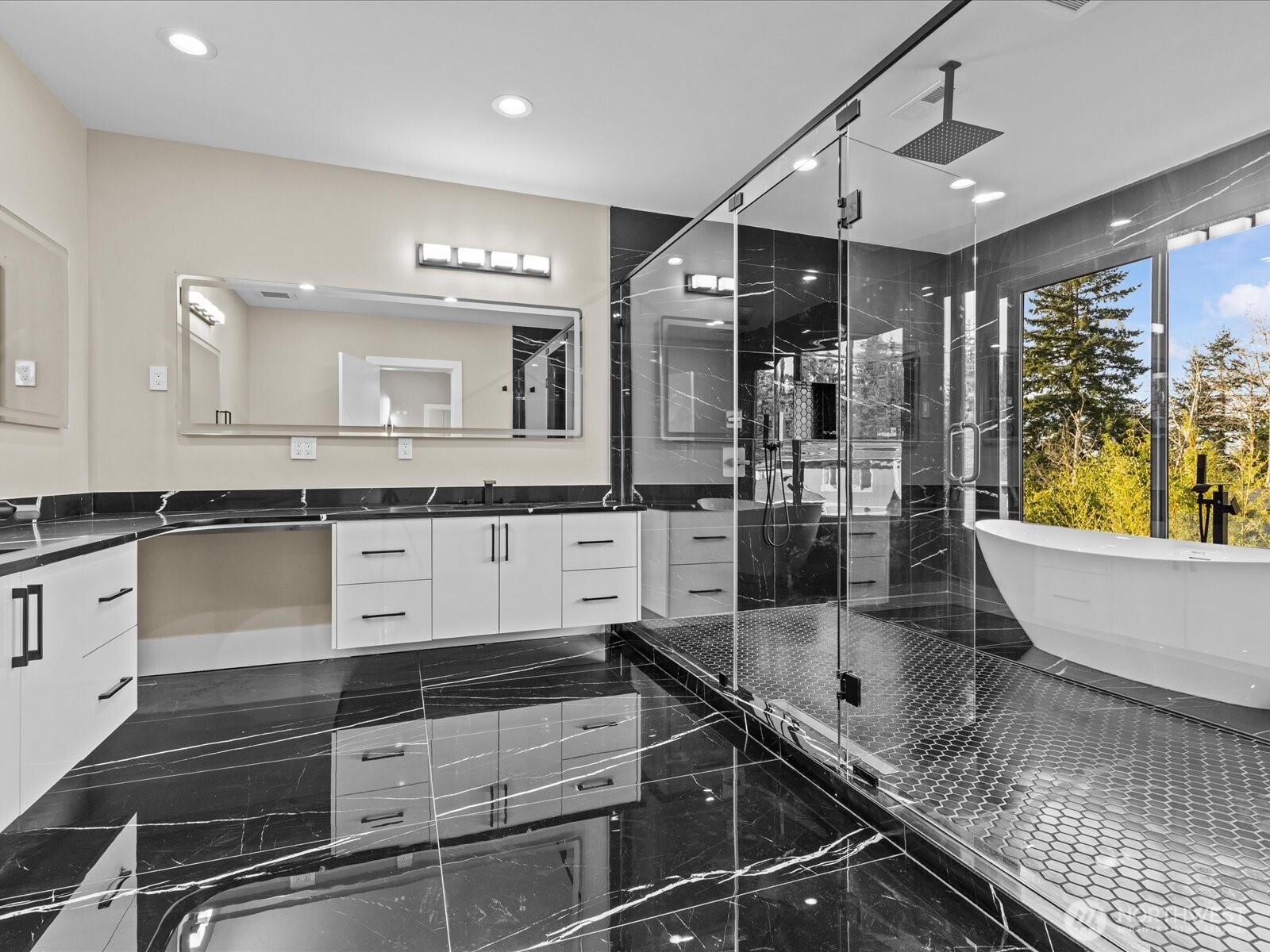 20921 1st Place Property Photo 7