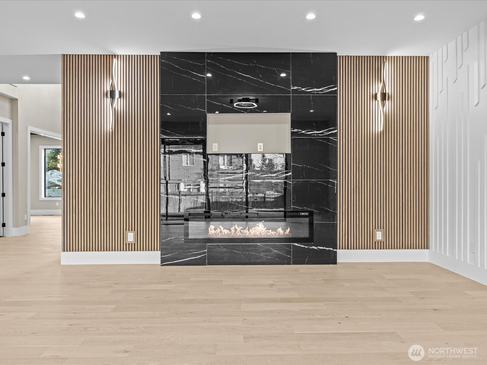 20921 1st Place Property Photo 14