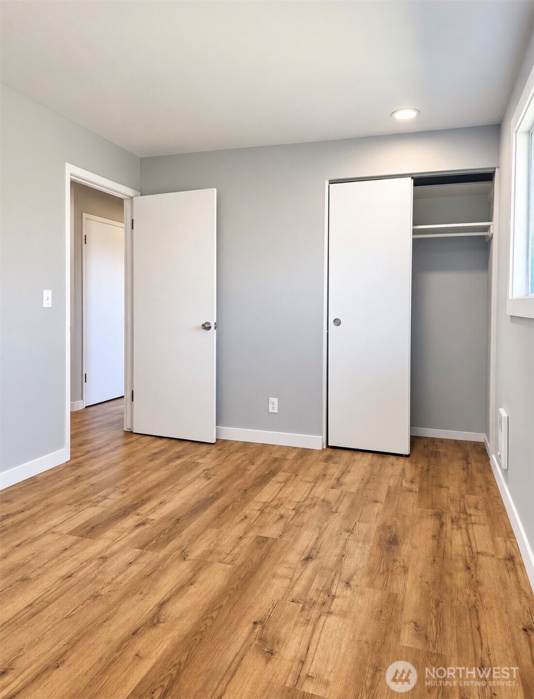 221 Loring Drive Property Photo 15