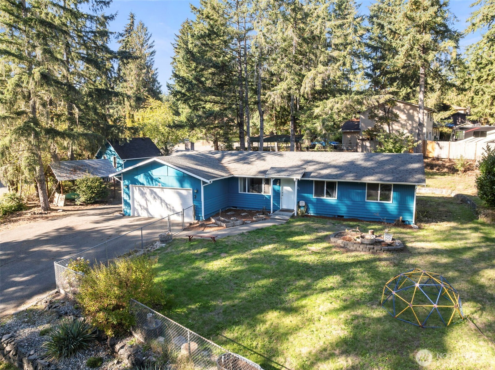 31 NE Rainbow Place Property Photo 1