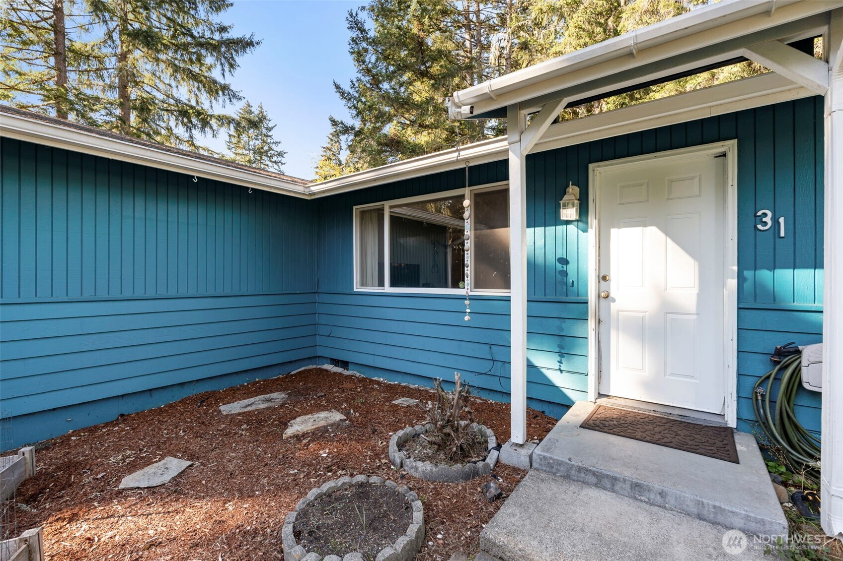 31 Ne Rainbow Place Property Photo 5