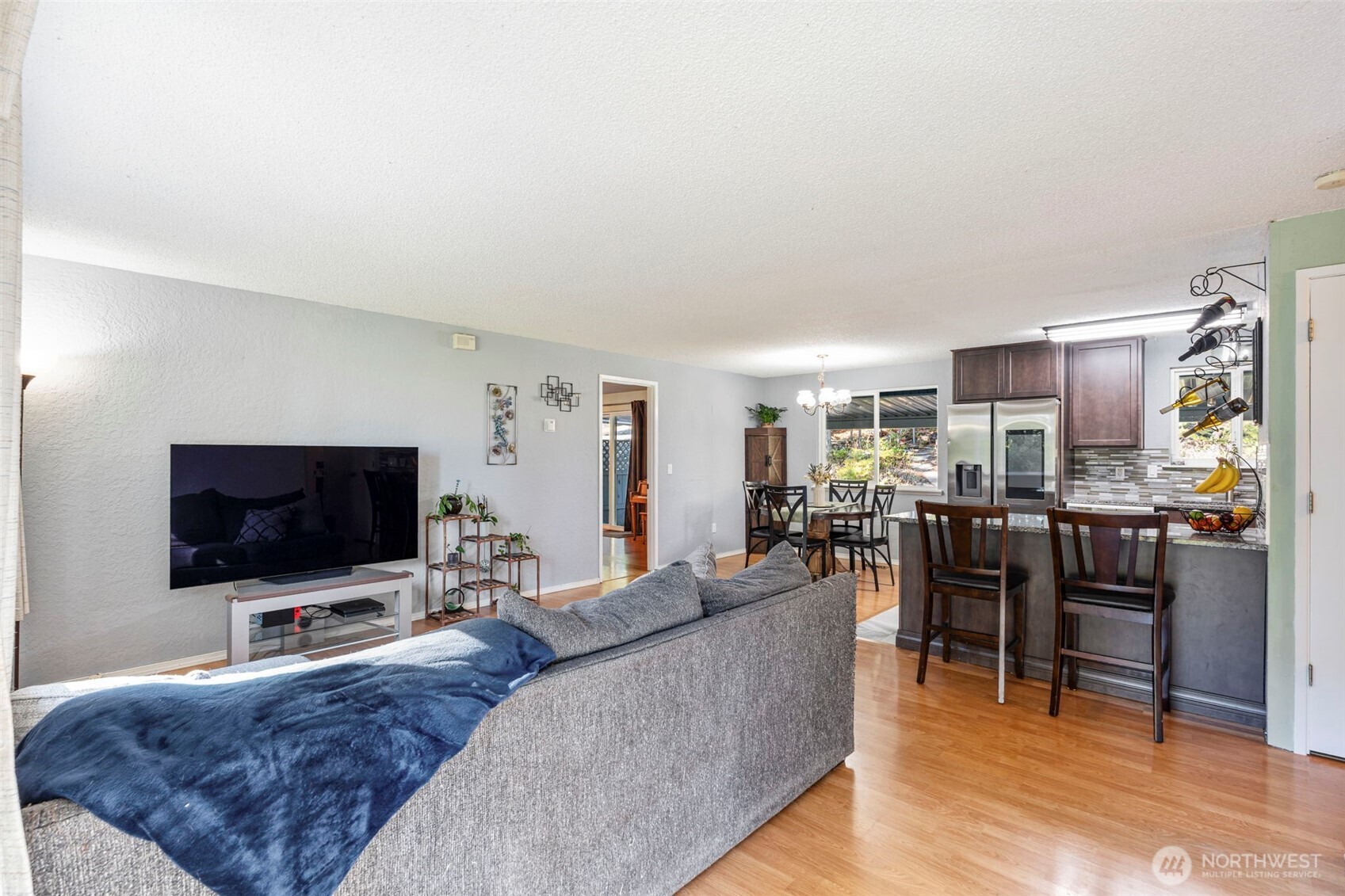 31 Ne Rainbow Place Property Photo 6