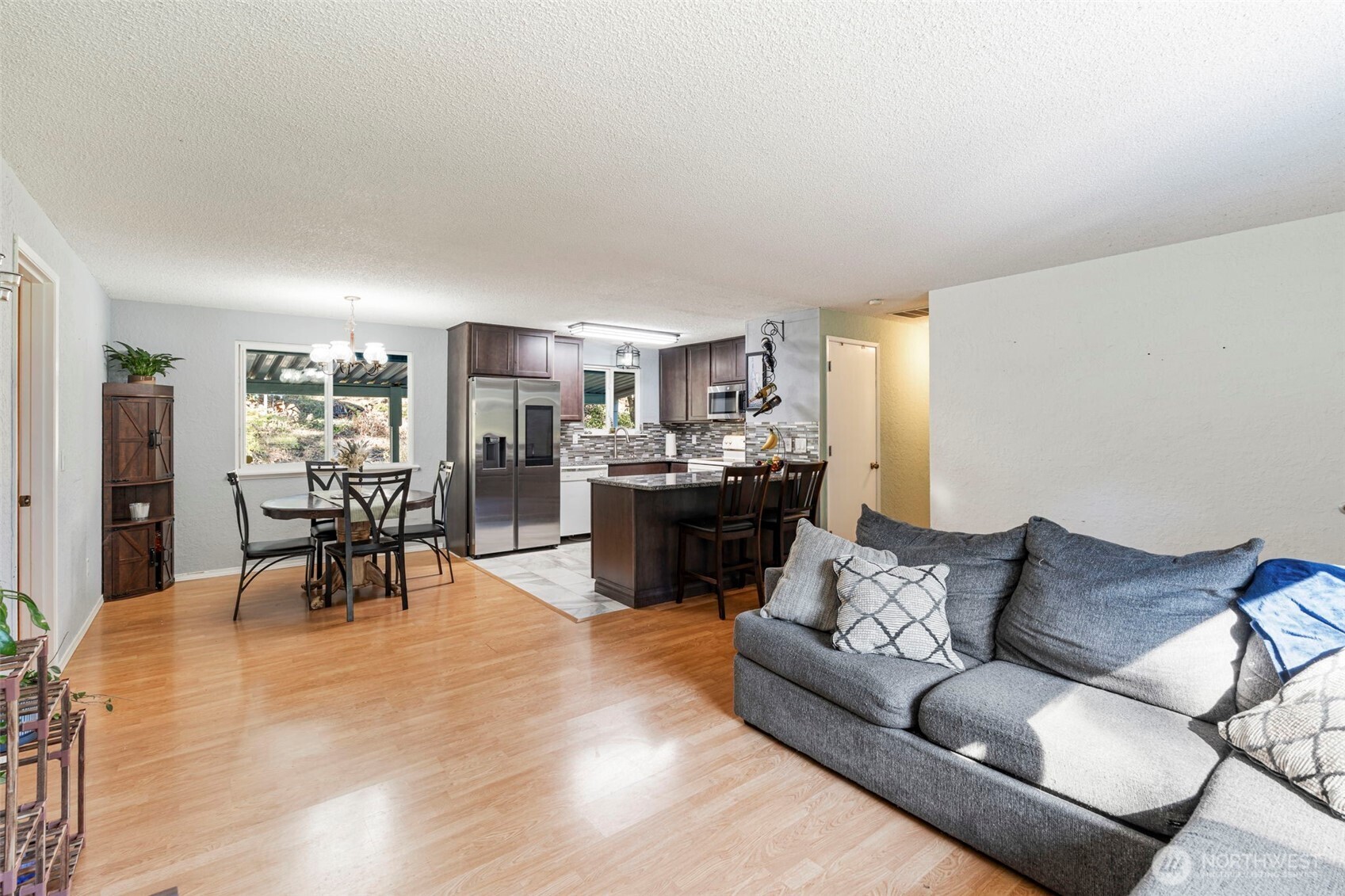 31 Ne Rainbow Place Property Photo 8