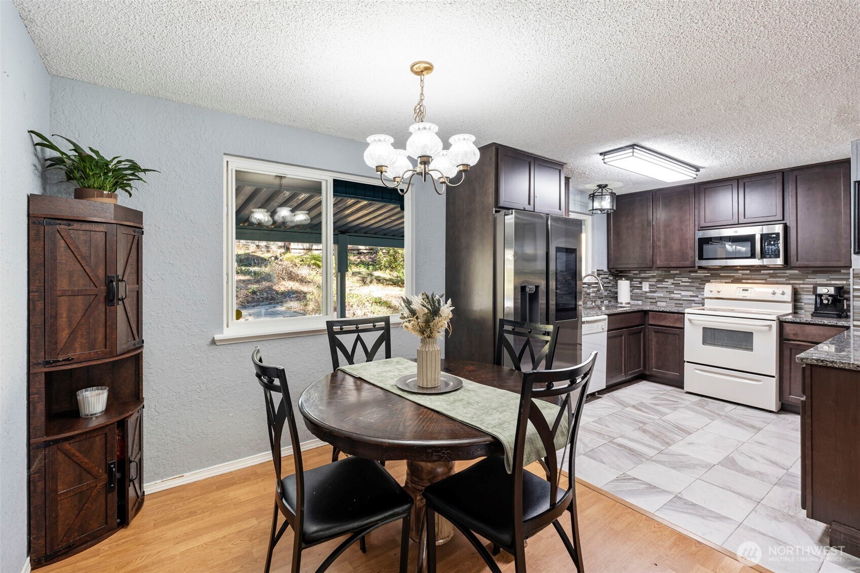 31 Ne Rainbow Place Property Photo 10
