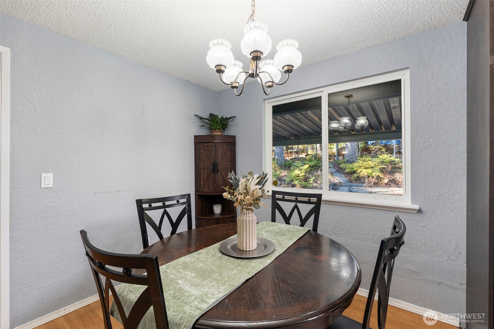 31 Ne Rainbow Place Property Photo 11
