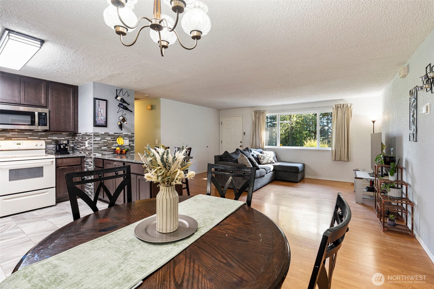 31 Ne Rainbow Place Property Photo 12