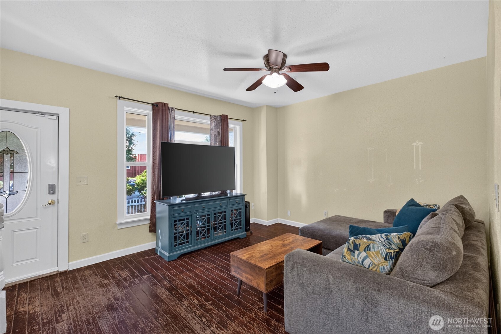 617 N Fife Street Property Photo 5