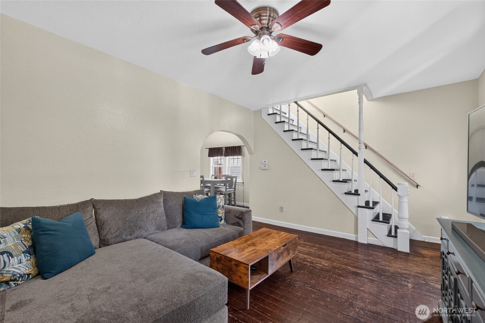 617 N Fife Street Property Photo 6