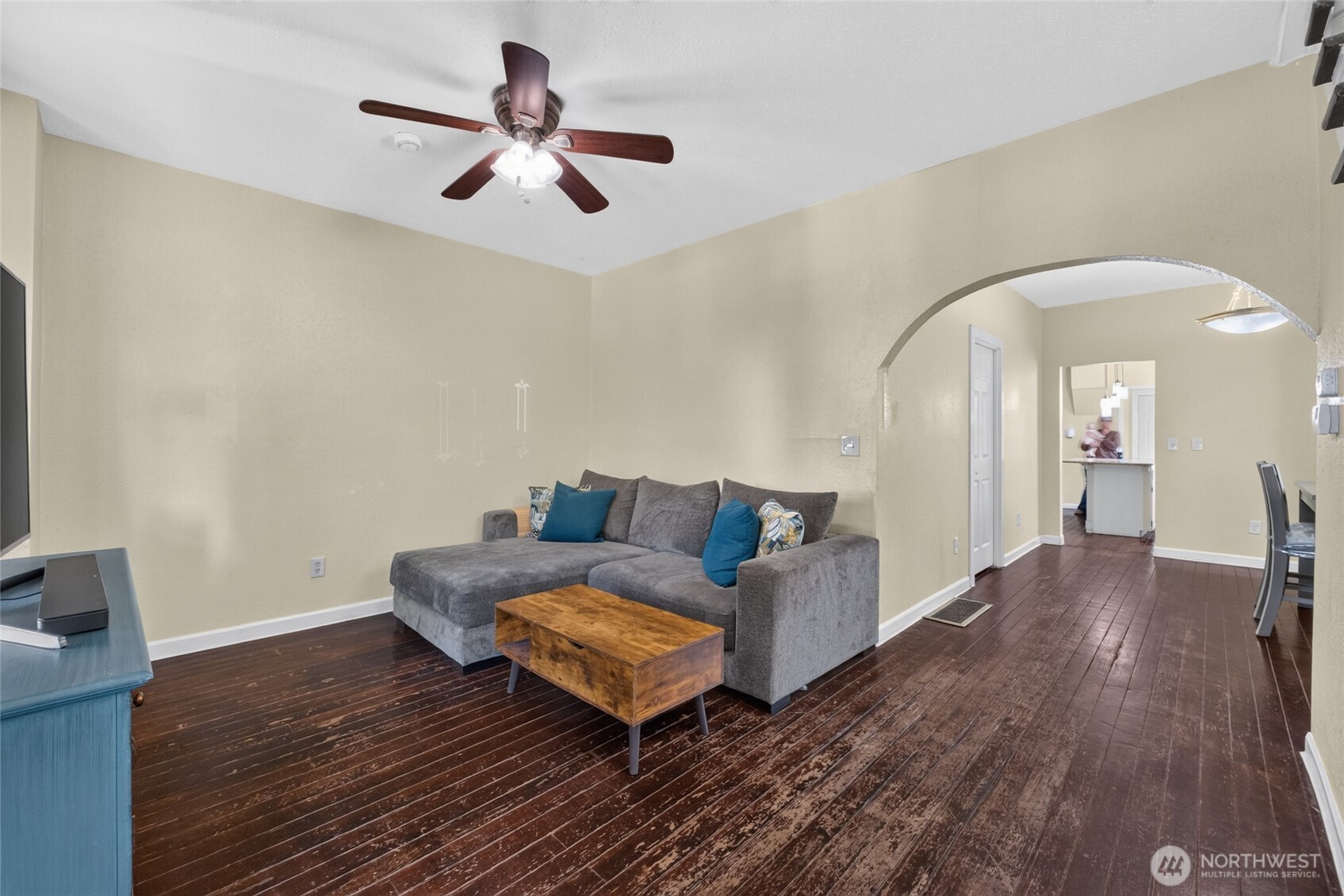 617 N Fife Street Property Photo 7