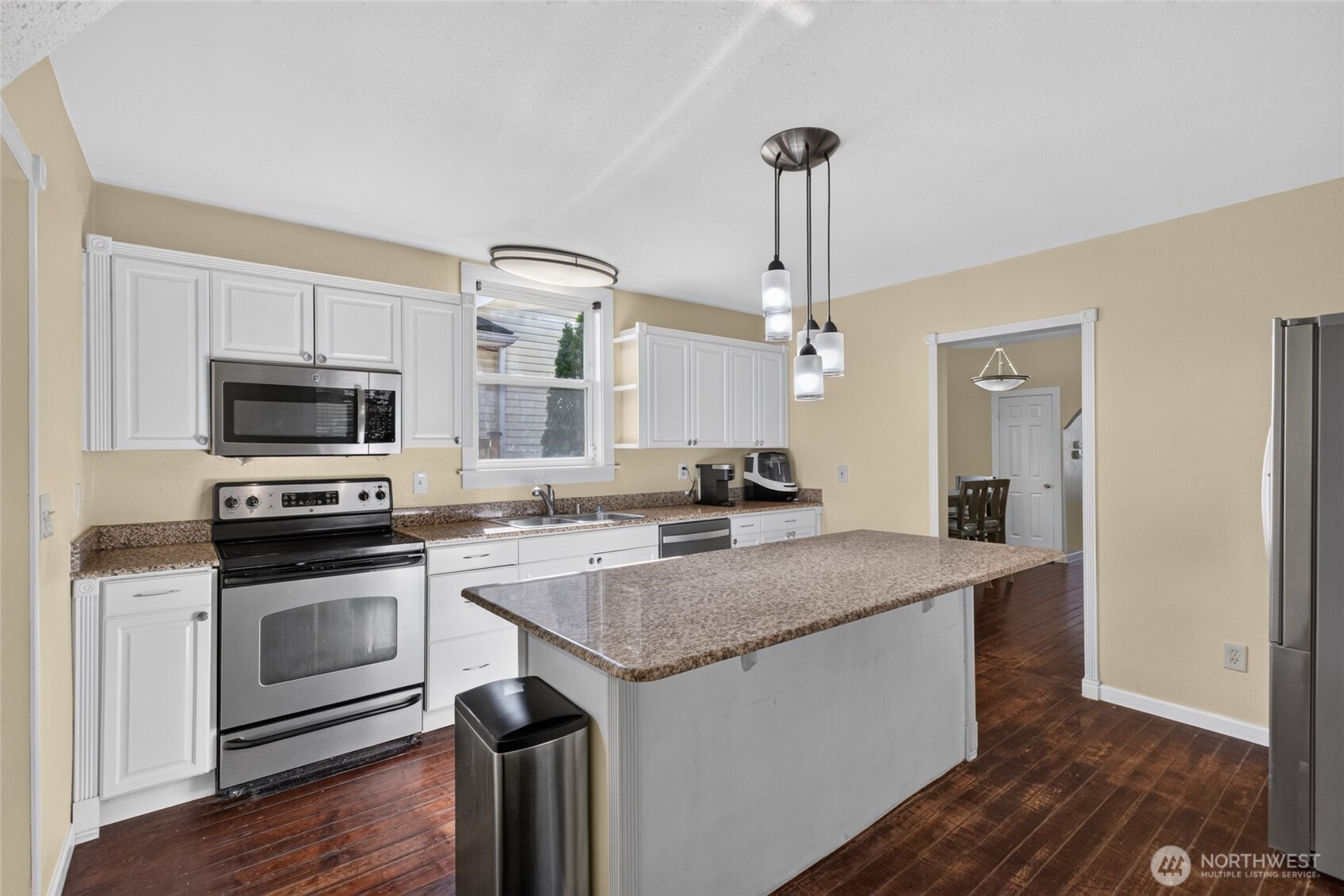 617 N Fife Street Property Photo 11