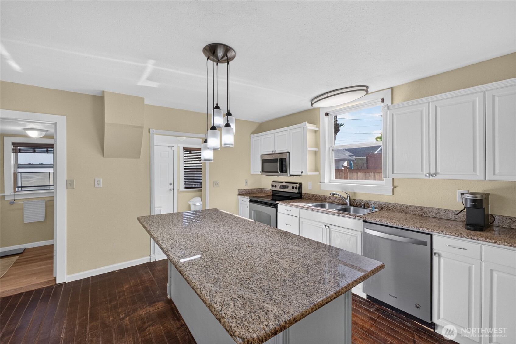 617 N Fife Street Property Photo 12