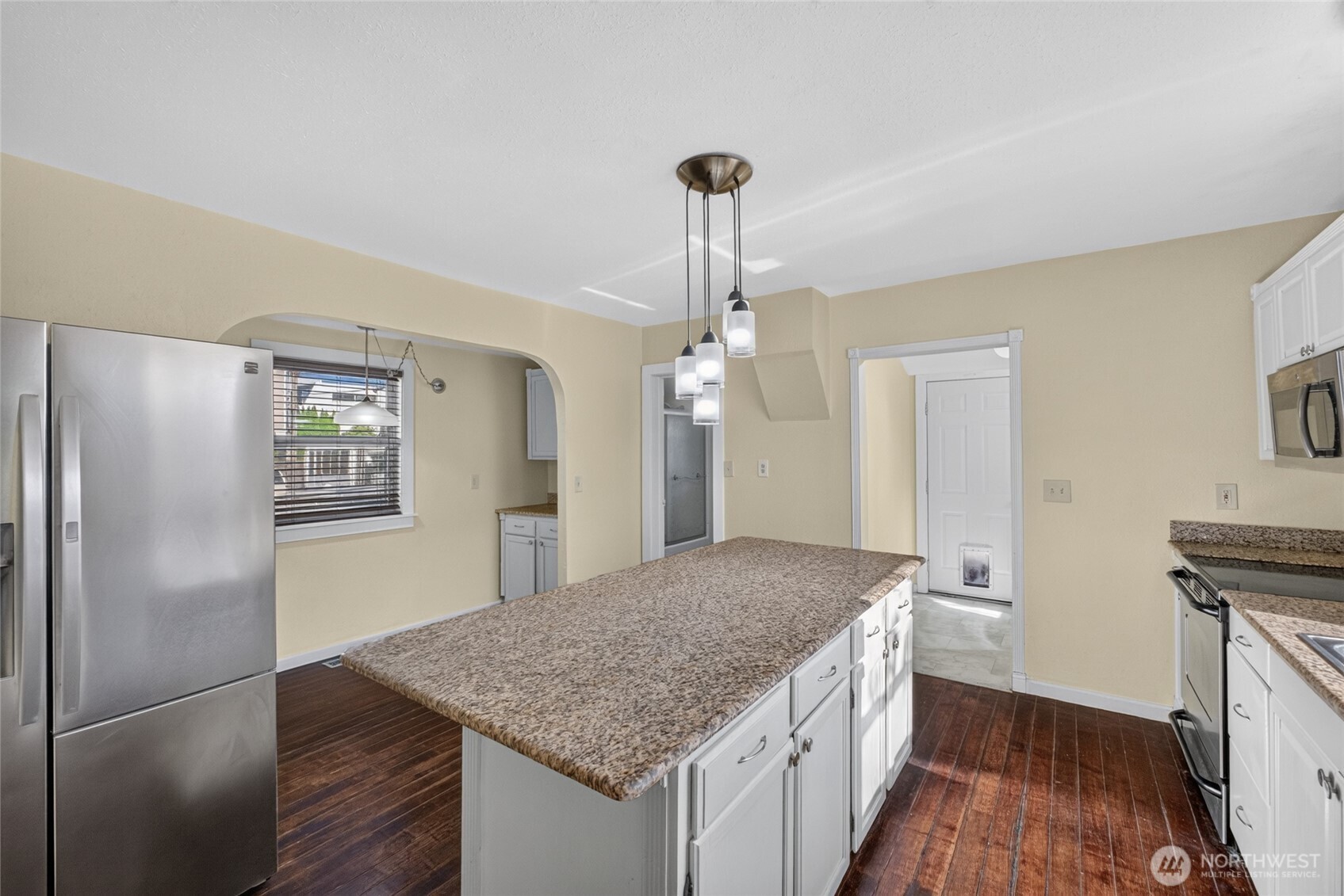 617 N Fife Street Property Photo 15