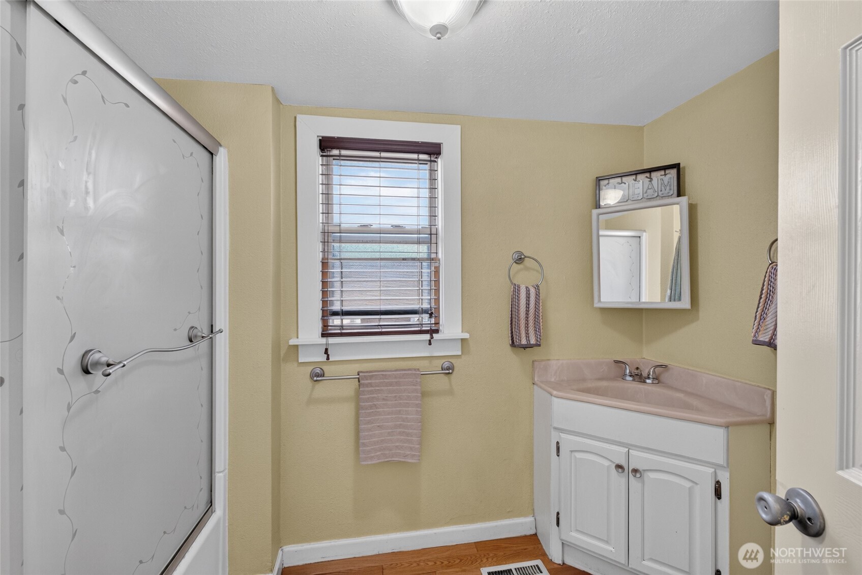 617 N Fife Street Property Photo 17