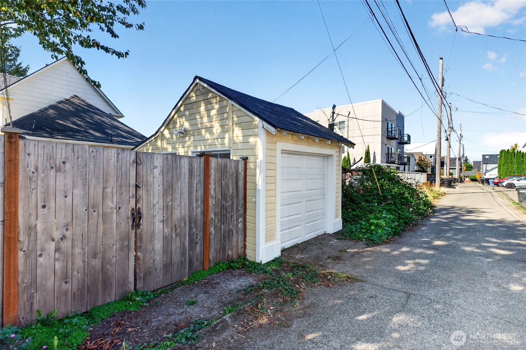 617 N Fife Street Property Photo 29