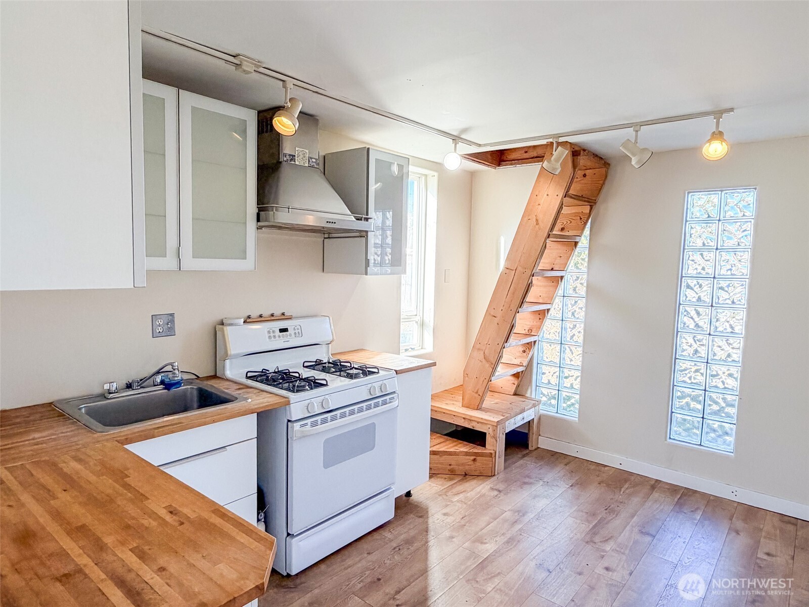 618 Cherry Property Photo 34
