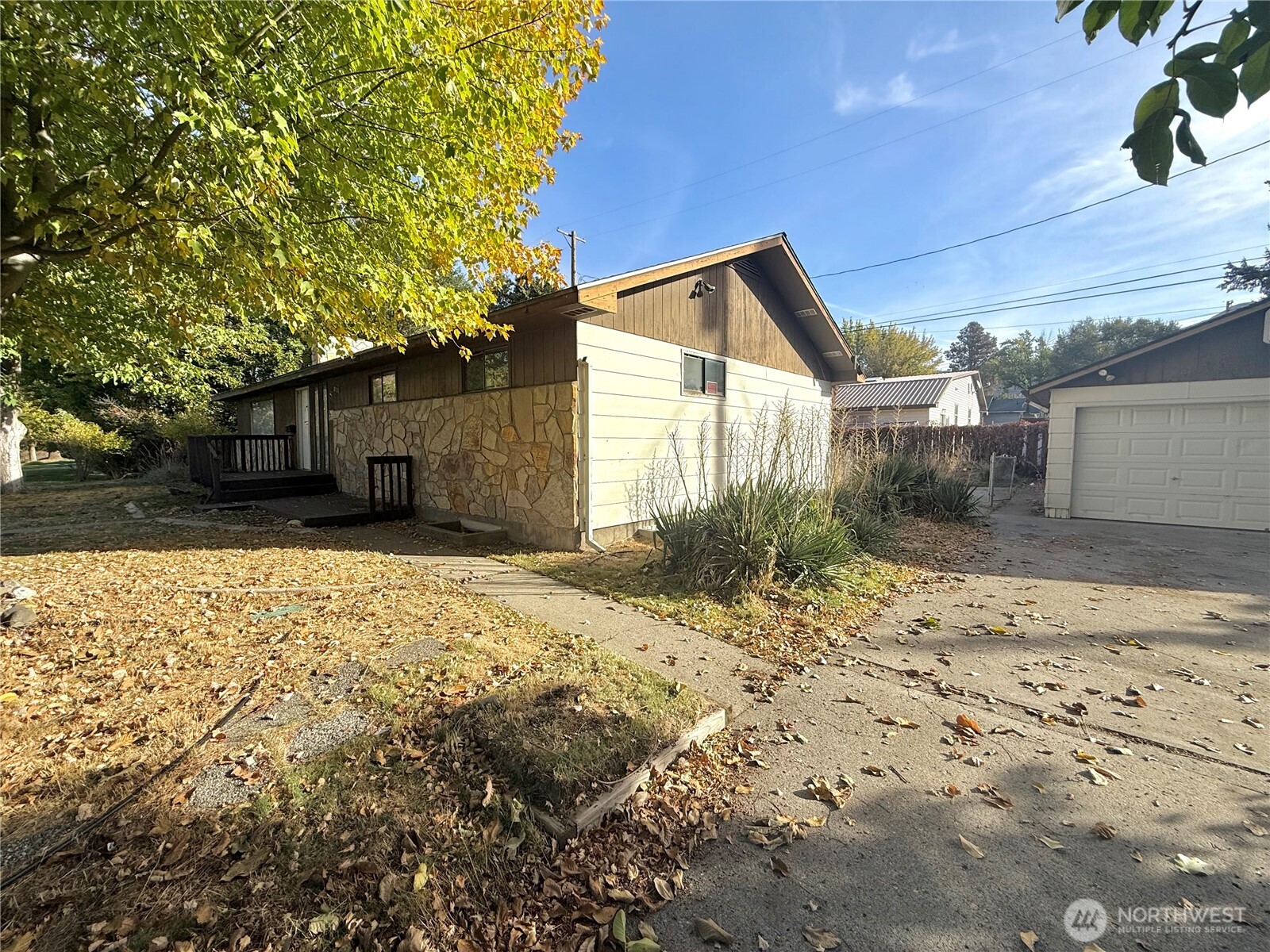 611 Cedar Property Photo 2