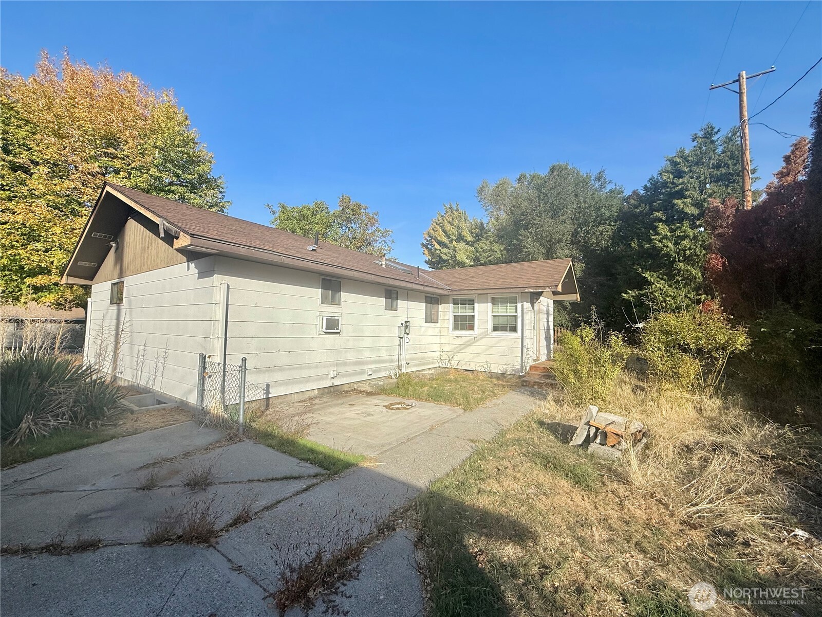 611 Cedar Property Photo 4