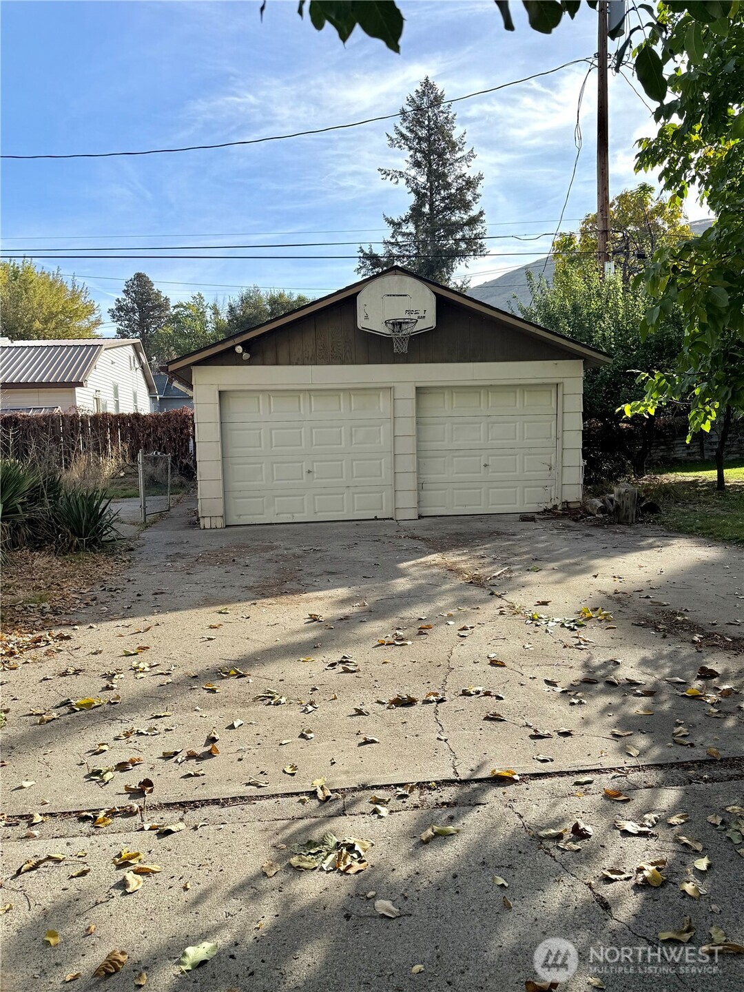 611 Cedar Property Photo 5