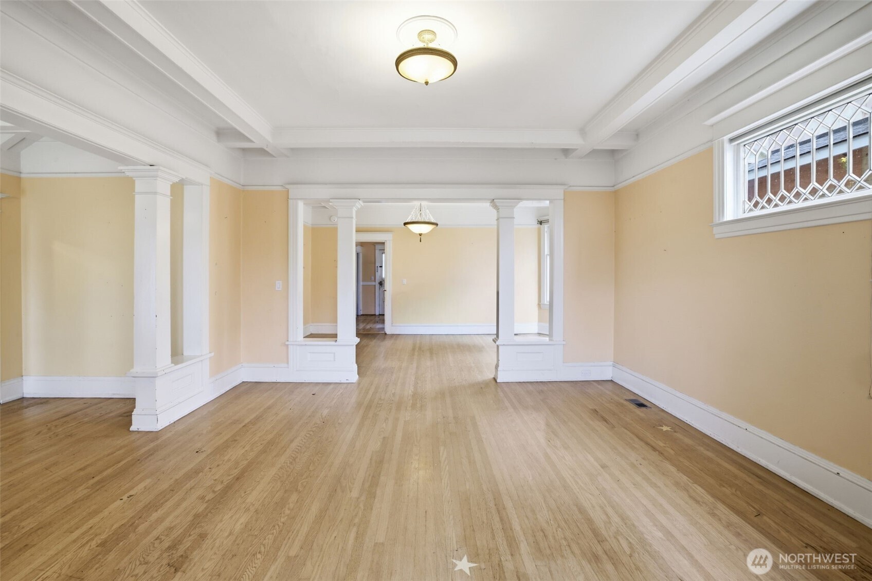 6238 Woodlawn Avenue Property Photo 9
