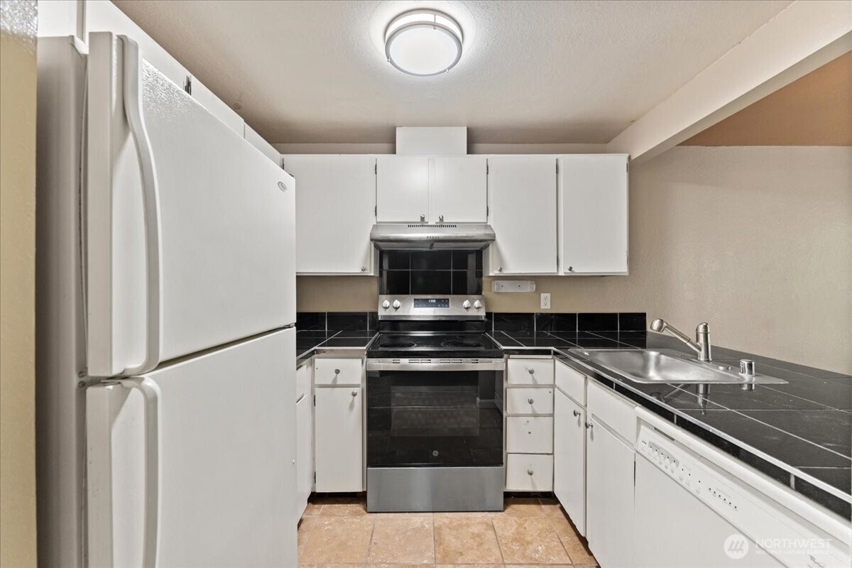 17435 119 Lane D31 Property Photo 7