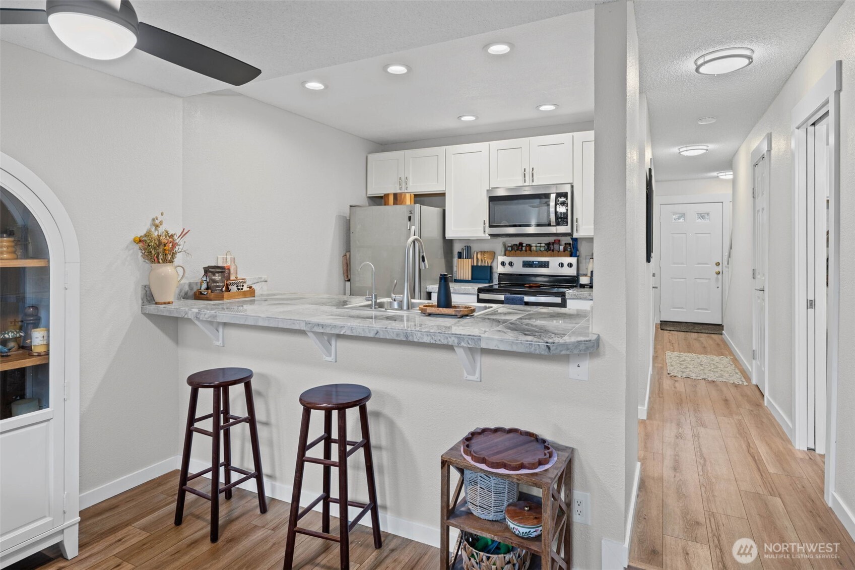 826 Pike Street C6 Property Photo 6