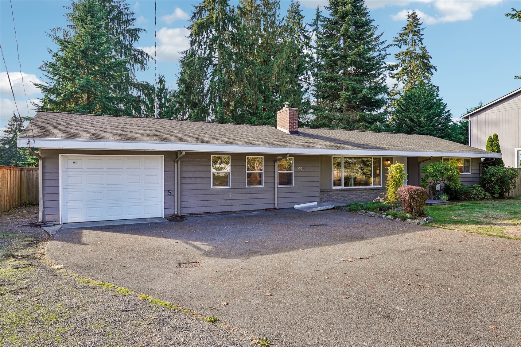 208 116th Place Property Photo 2