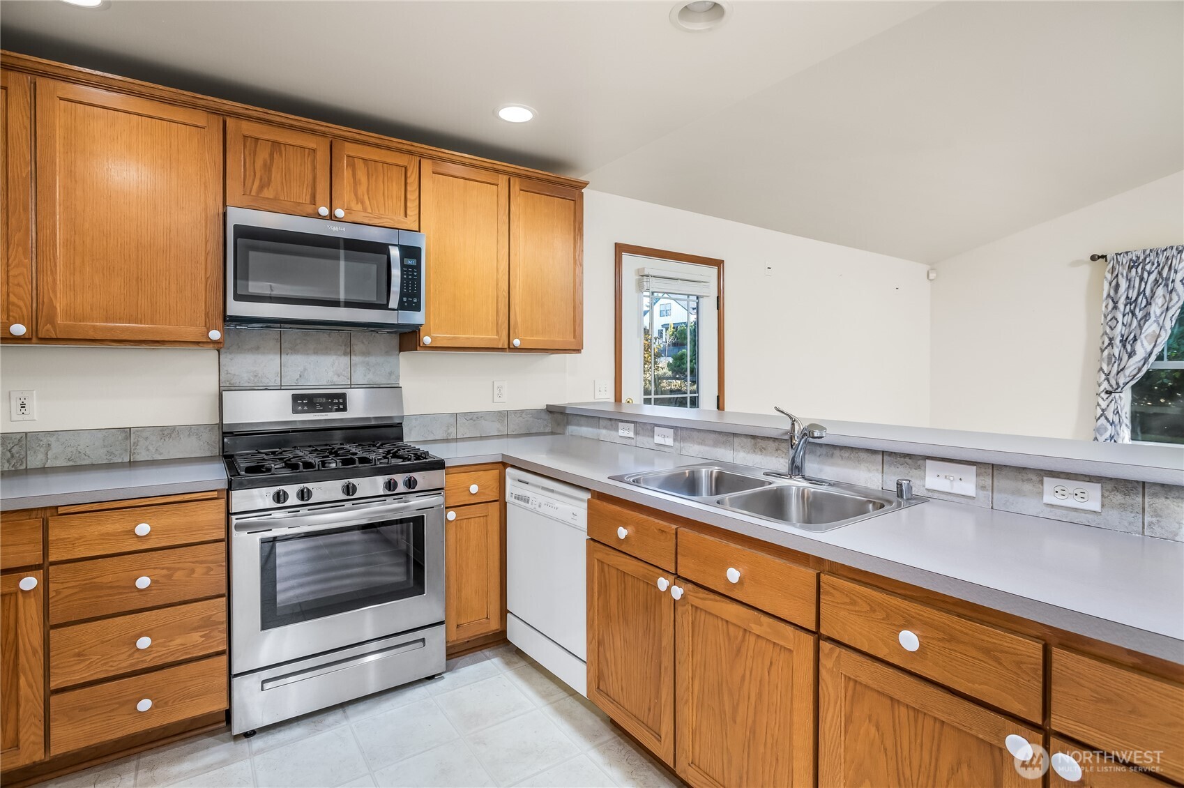 3917 Copper Pond Place Property Photo 11