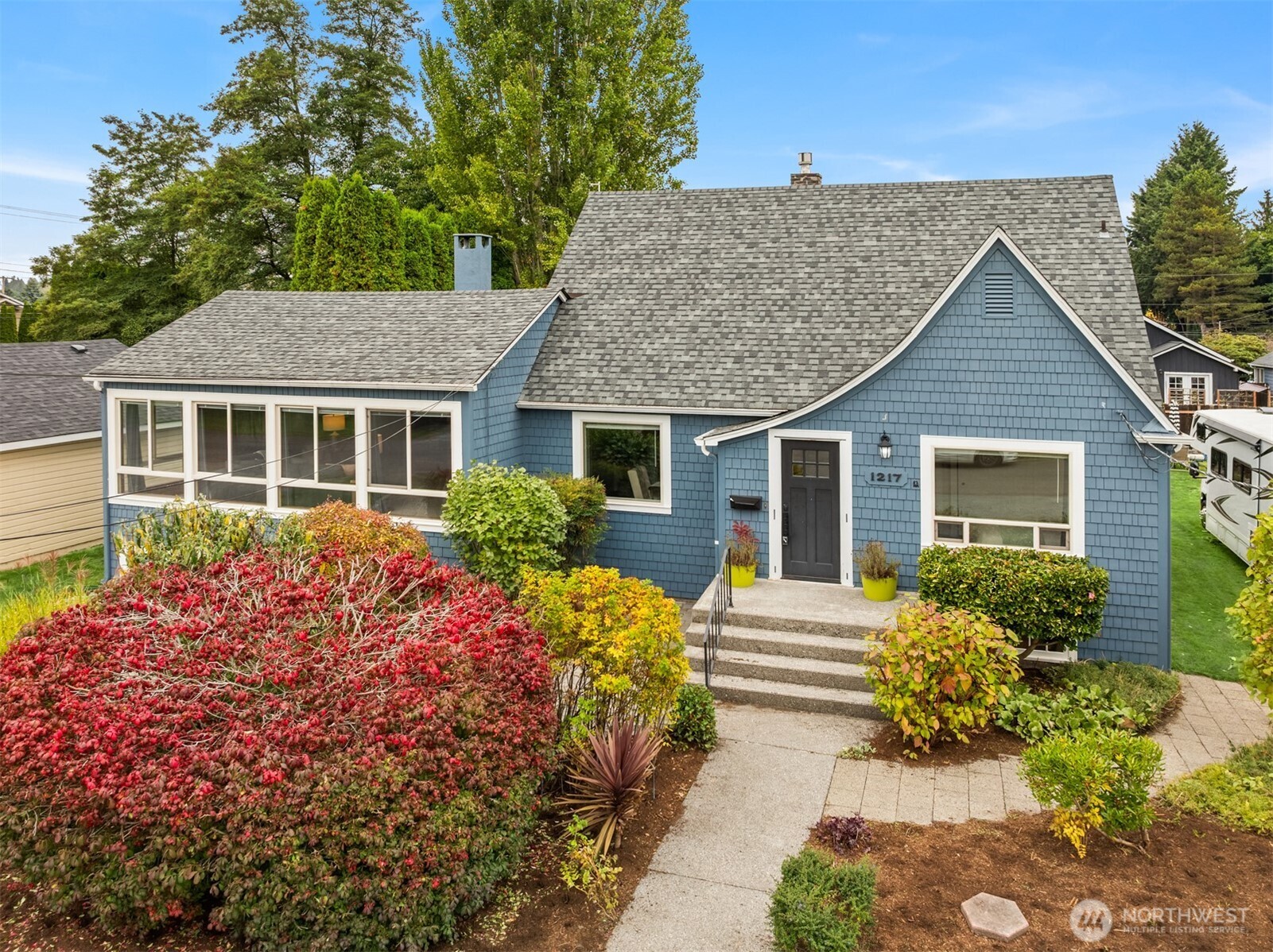 1217 E Washington Avenue Property Photo 1