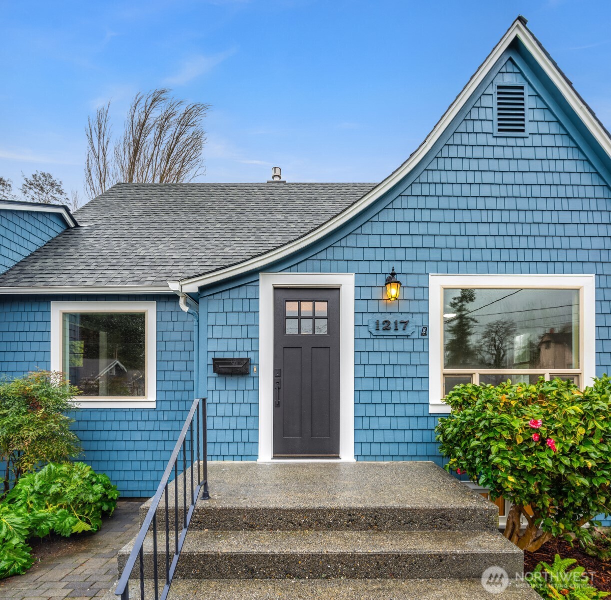 1217 E Washington Avenue Property Photo 2