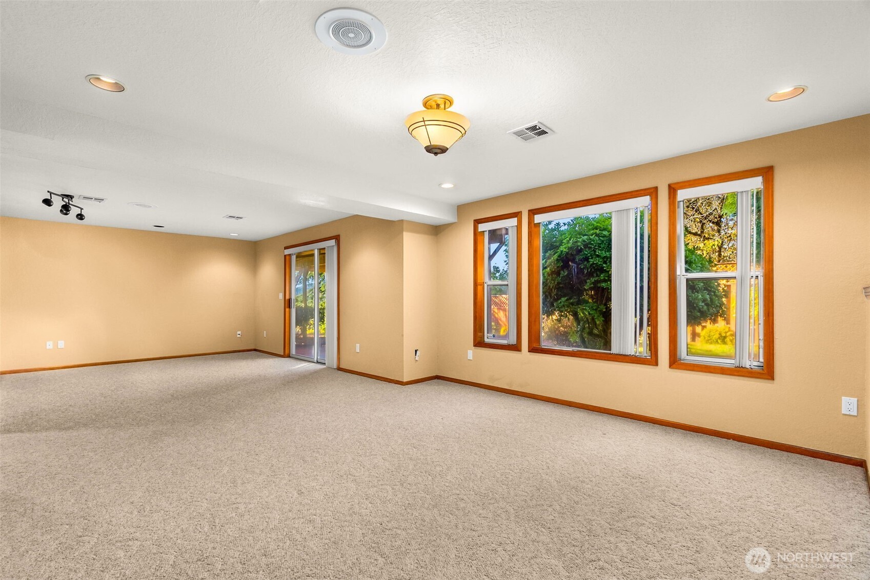 4295 Bush Mountain Drive Property Photo 27