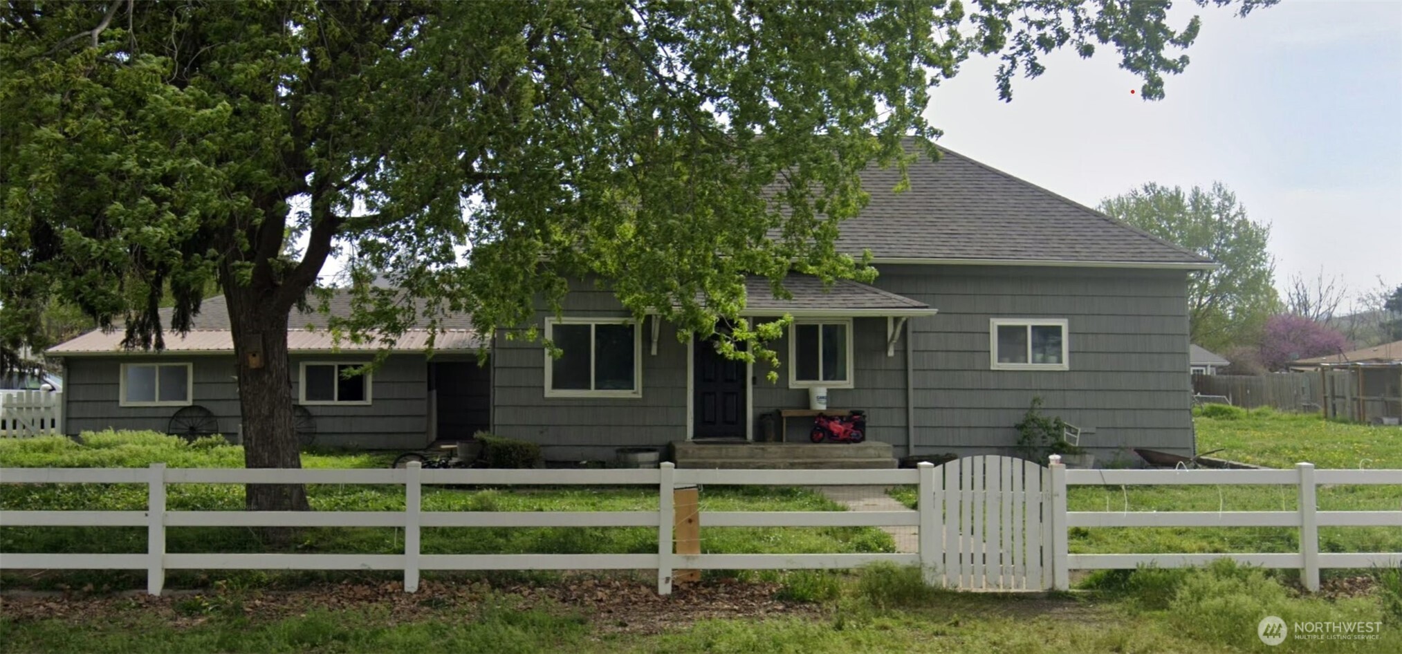 104 S B Street Property Photo 1