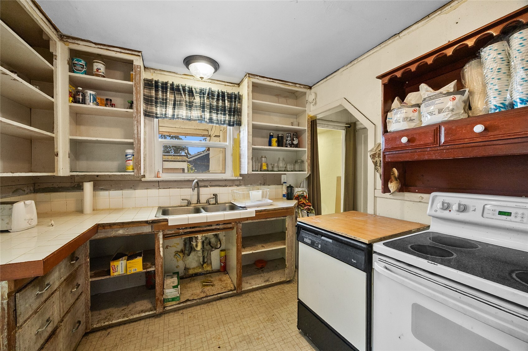 102 S 64th St Property Photo 16