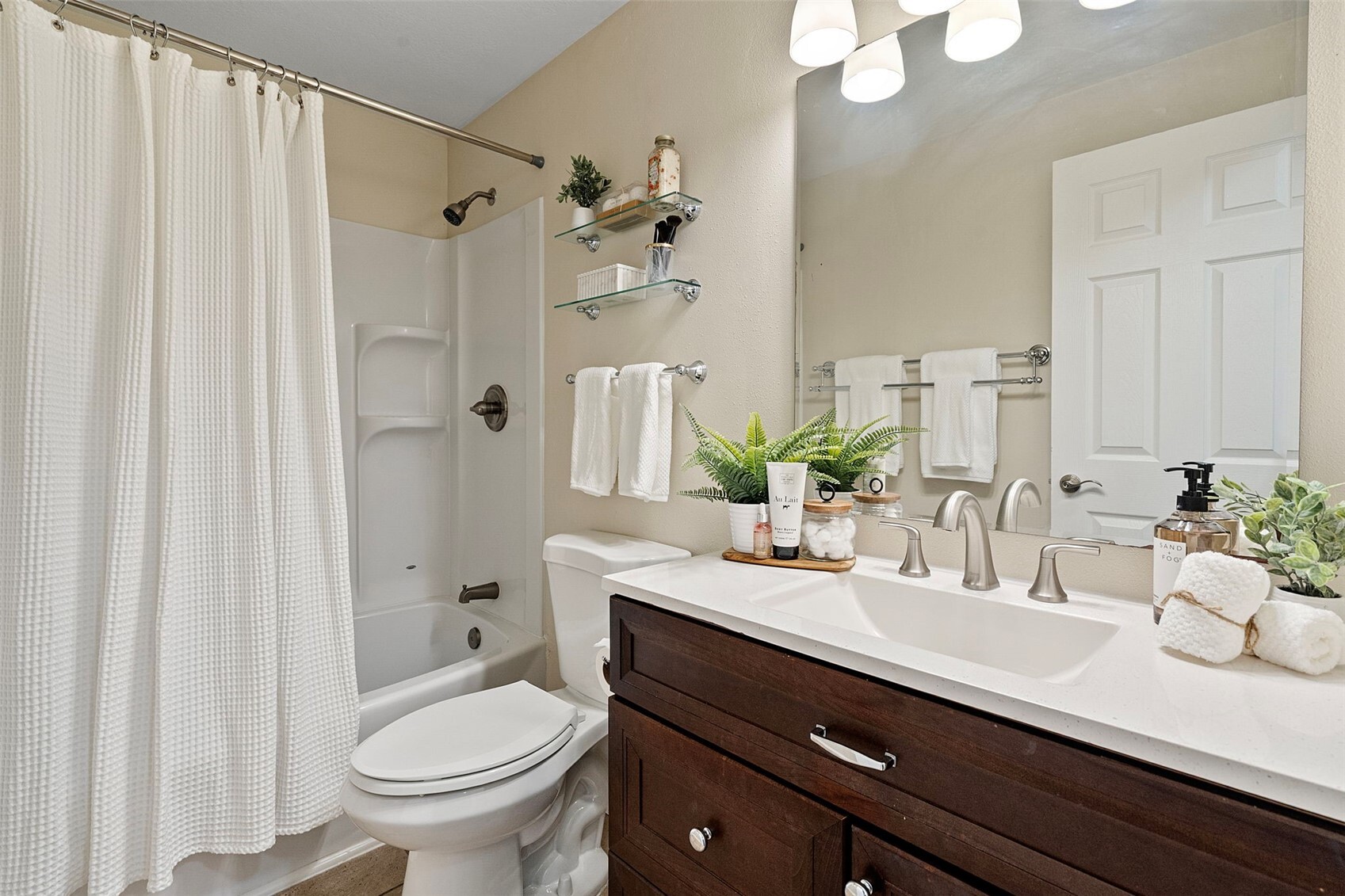 5031 N Bristol Street Property Photo 18