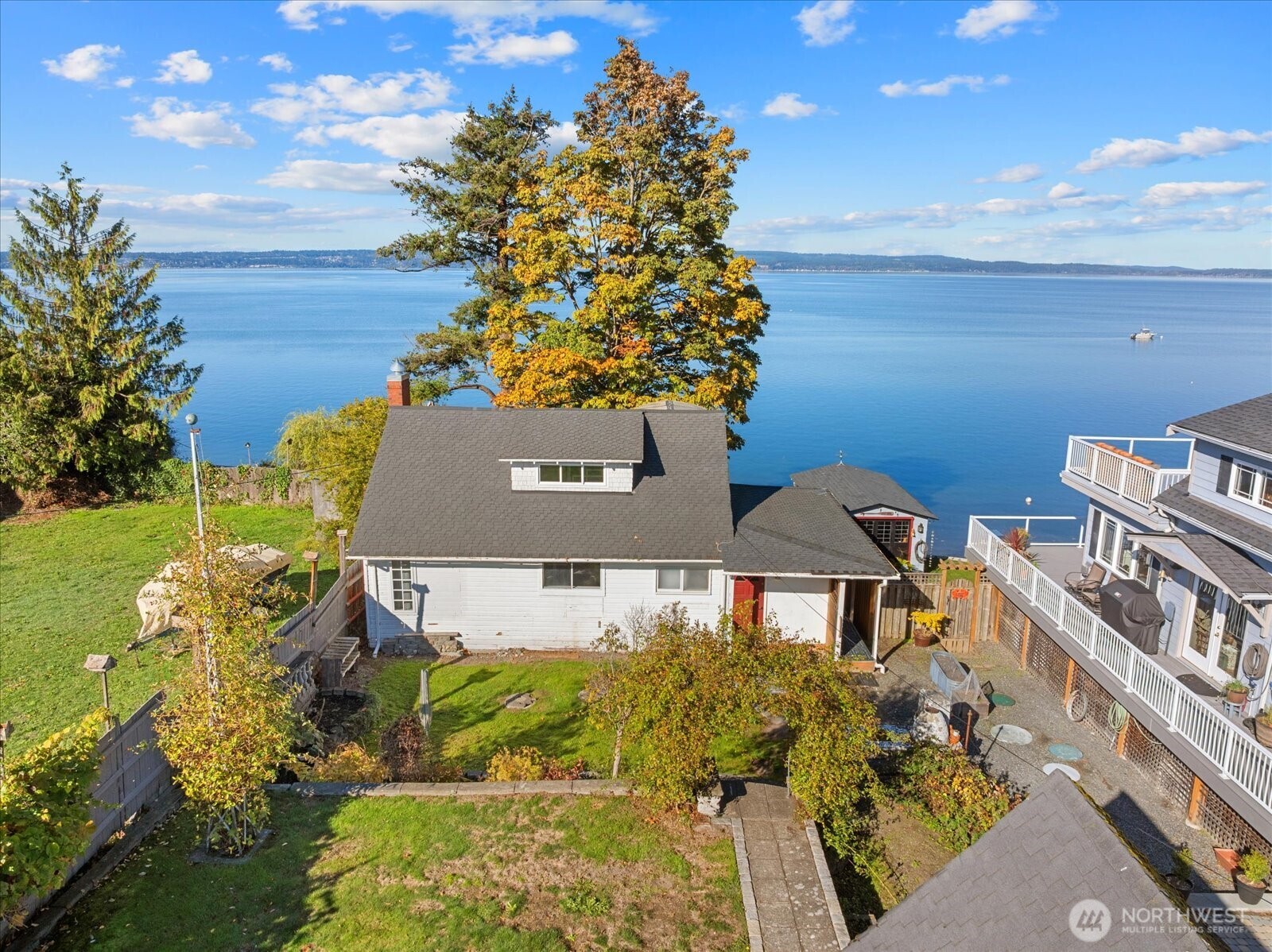 19008 Soundview Dr Nw Property Photo 1