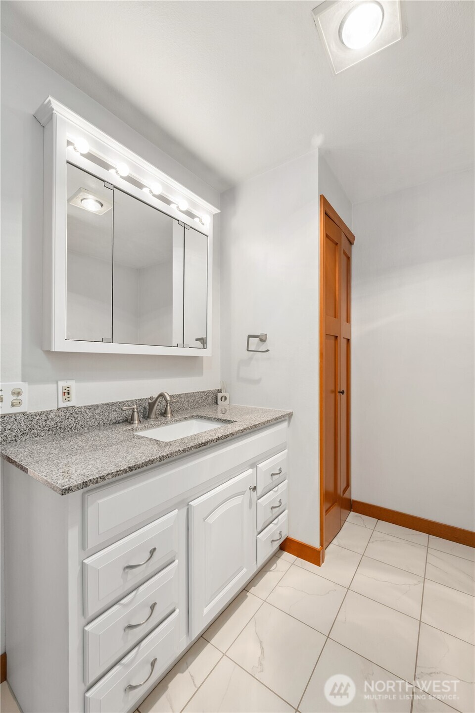 550 Aloha Street 201 Property Photo 6
