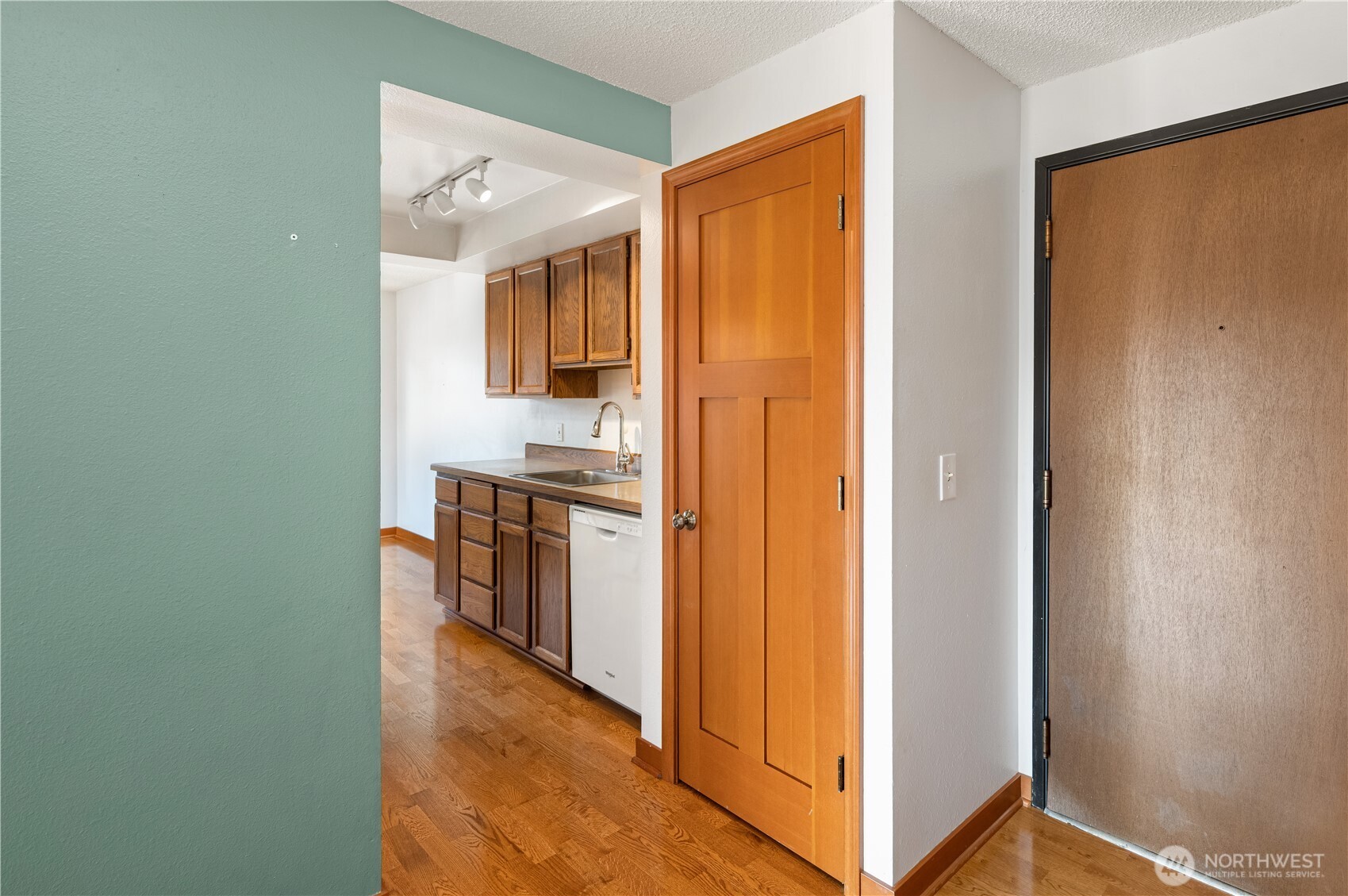 550 Aloha Street 201 Property Photo 7