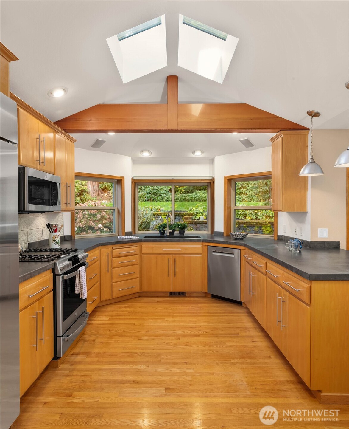 2235 Squak Mountain Loop Property Photo 8