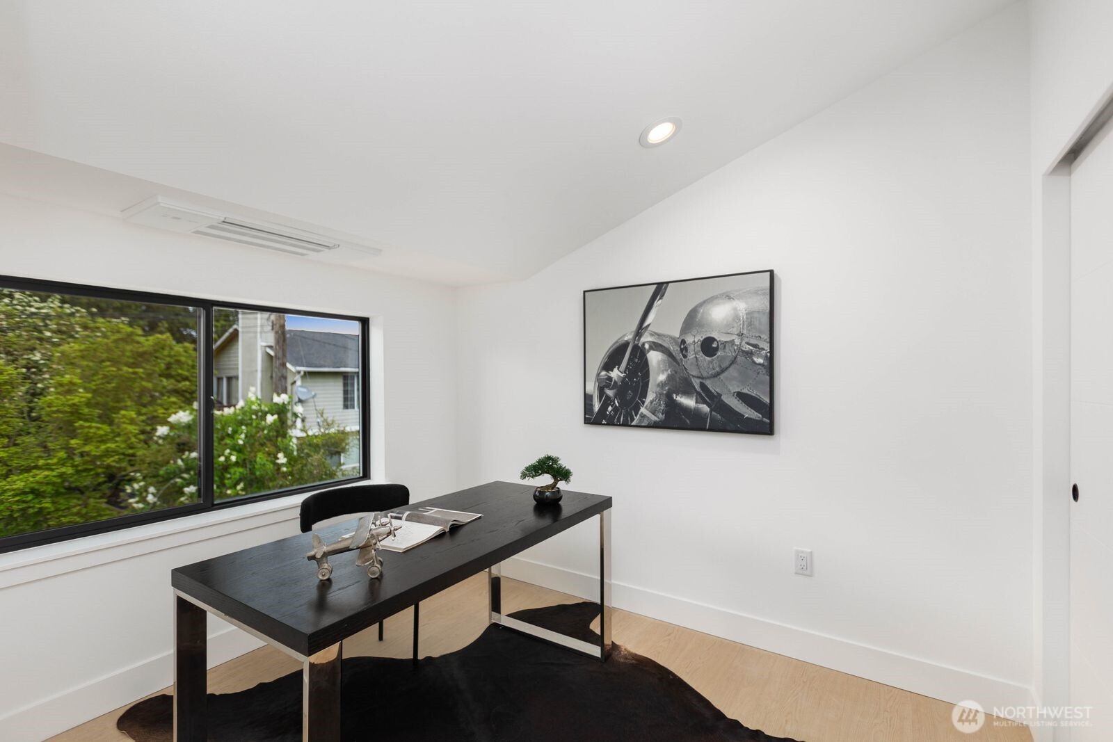 9026 Corliss Avenue Property Photo 13