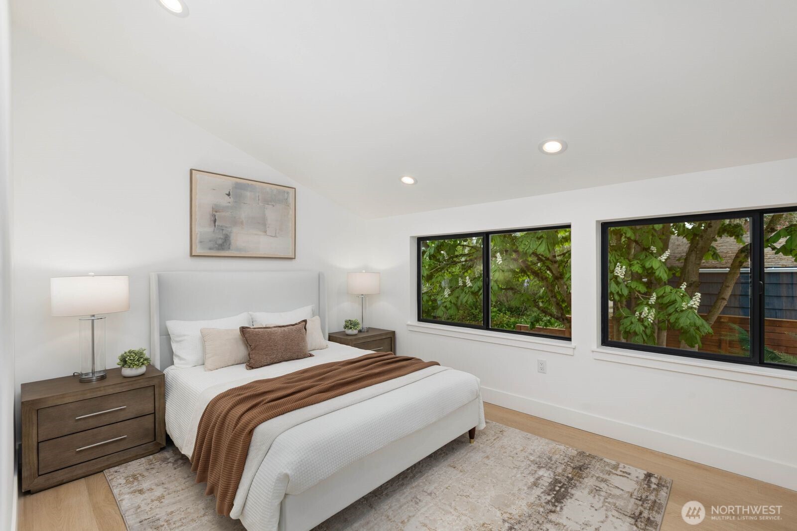 9026 Corliss Avenue Property Photo 14