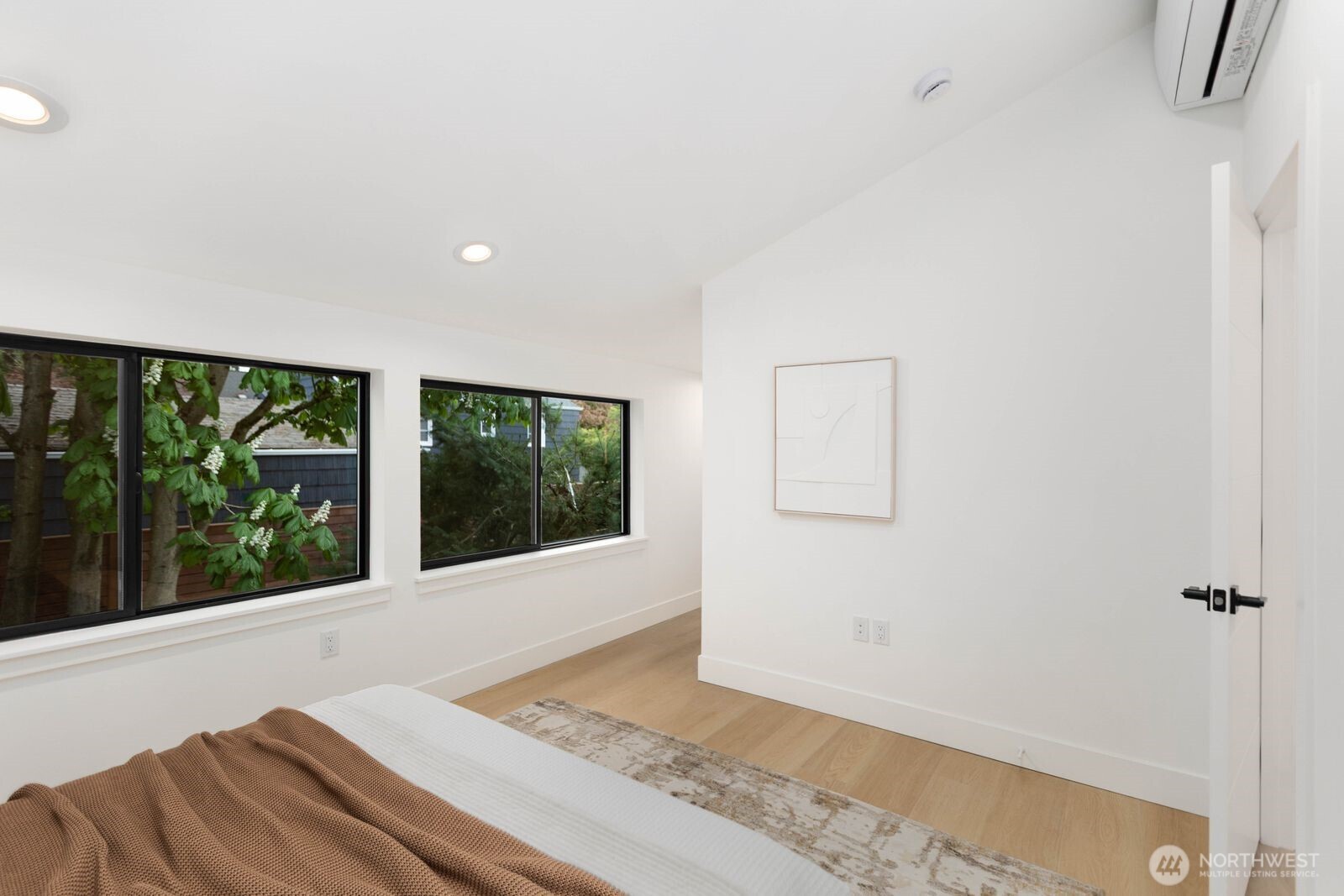 9026 Corliss Avenue Property Photo 15