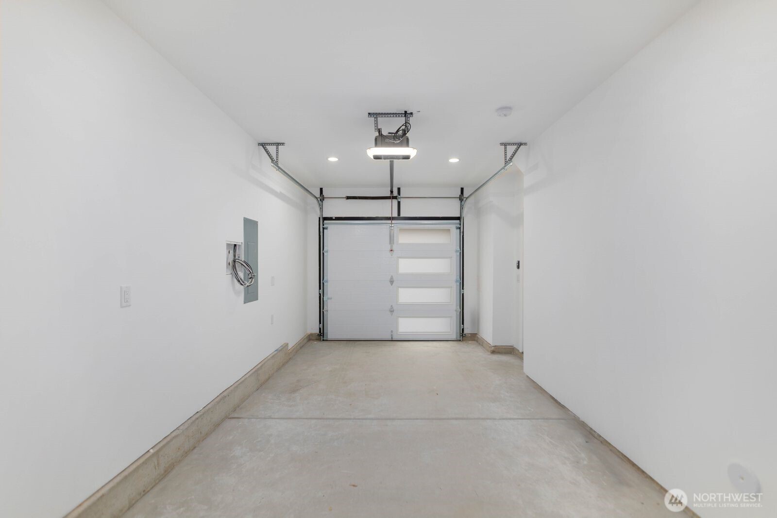 9026 Corliss Avenue Property Photo 19