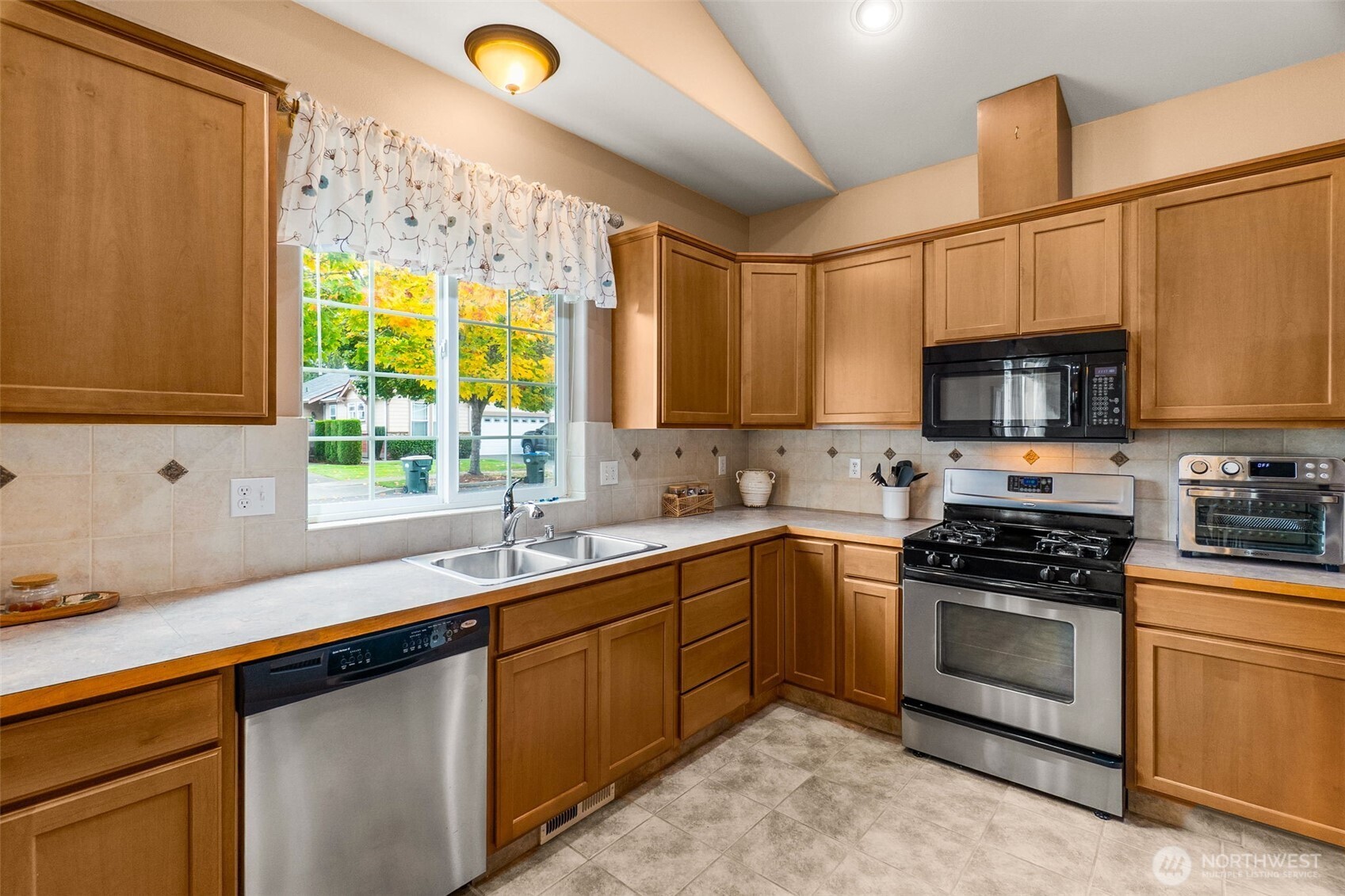 4709 Stonegate Street Property Photo 14