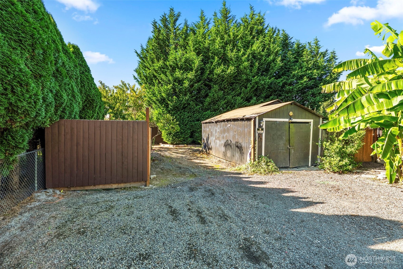 1423 Ross Avenue Property Photo 24