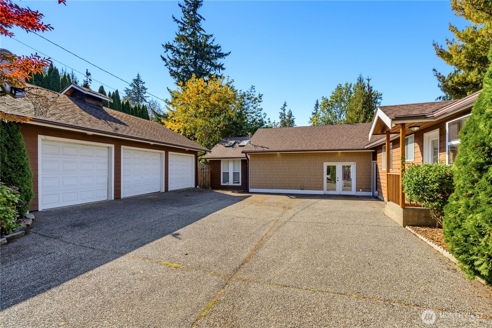 3326 Lakeway Drive Property Photo 1